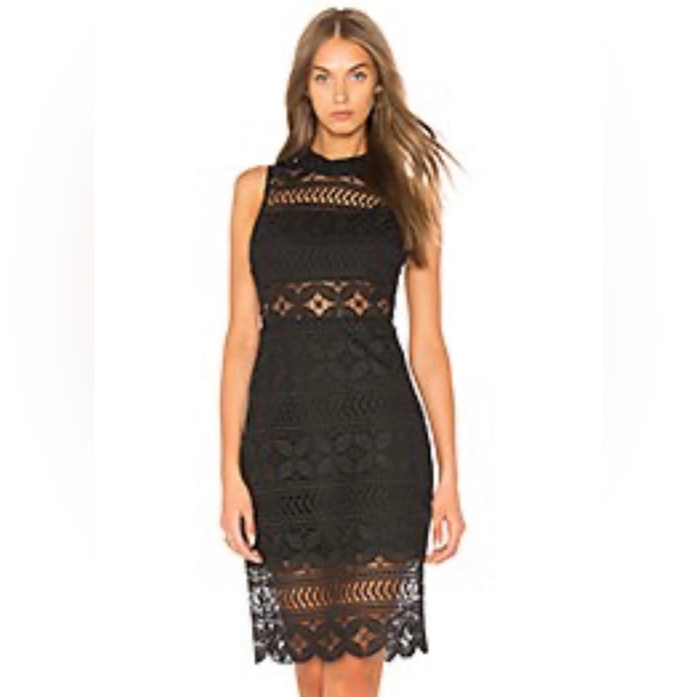 Black sleeveless lace dress